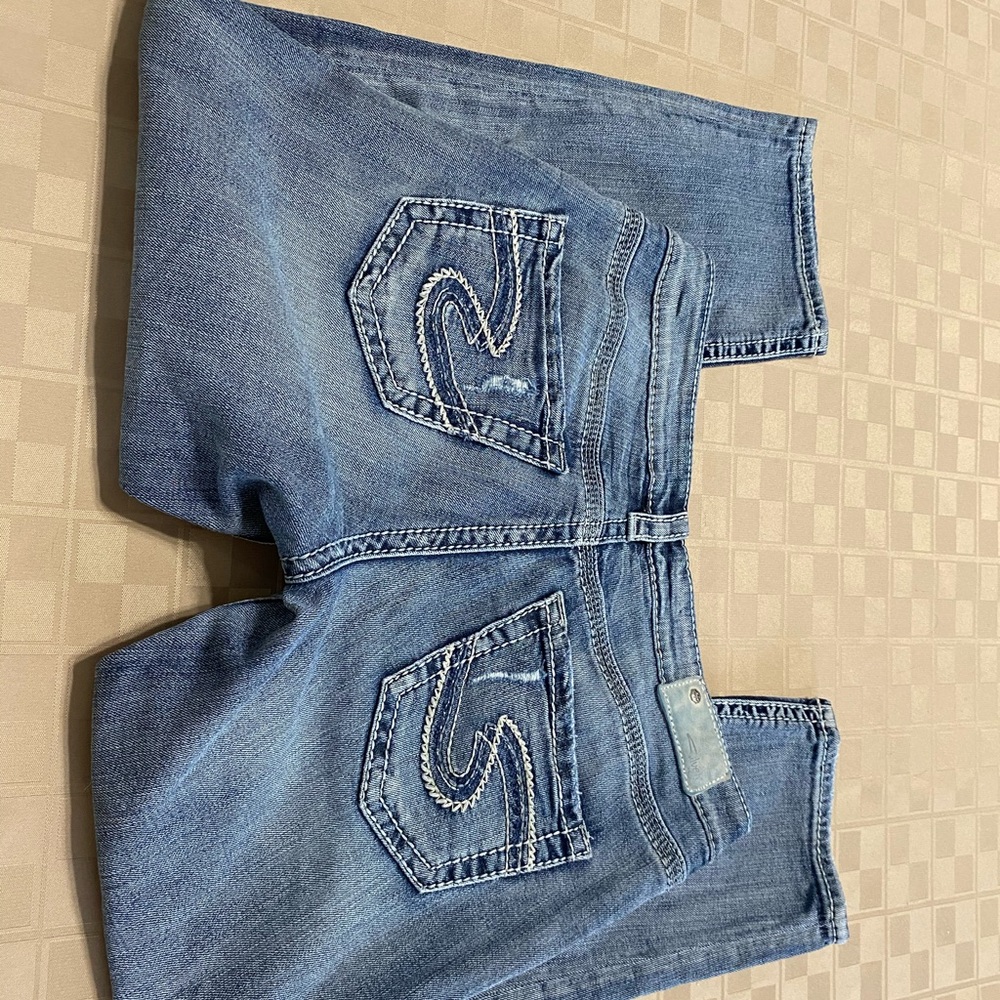 Silver Aiko Mid Capri Women's Size 26‎ (2) X 23 Jeans Light Wash Distressed